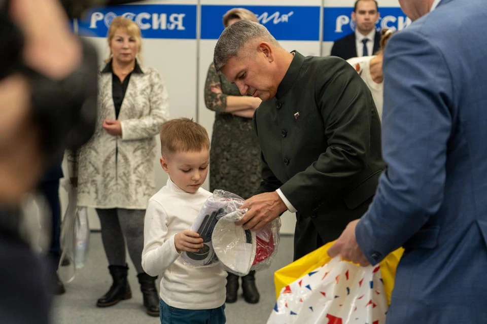 На выставке «Россия» Игорь Маковский встретился с энергетиками-героями и их семьями.