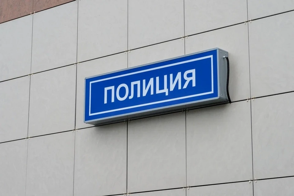 Работника МРЭО Петербурга заподозрили в незаконной регистрации машин из автосалонов.