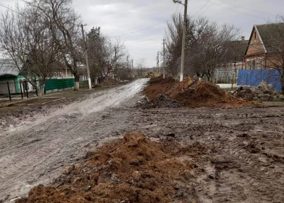 В Пологах заканчивается ремонт водопровода, расположенного на улице Ленина. ФОТО: администрация Пологовского района
