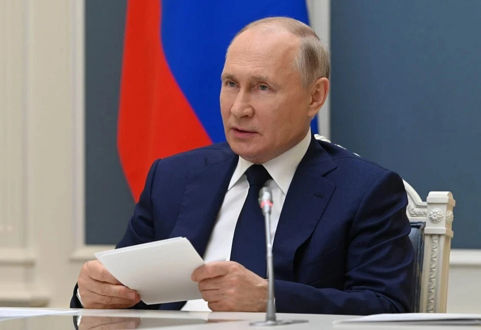 Путин поручил укреплять структуры МЧС в Донбассе