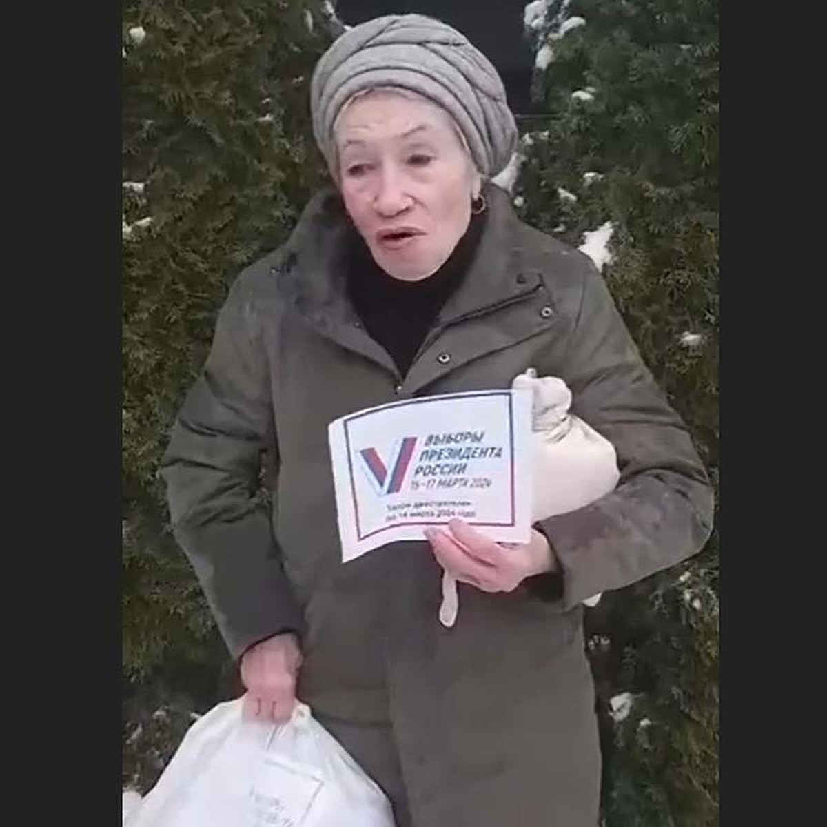 Видео с пенсионеркой из Нового Оскола, получившей продукты в обмен на голос  за Путина, оказалось постановочным - KP.RU