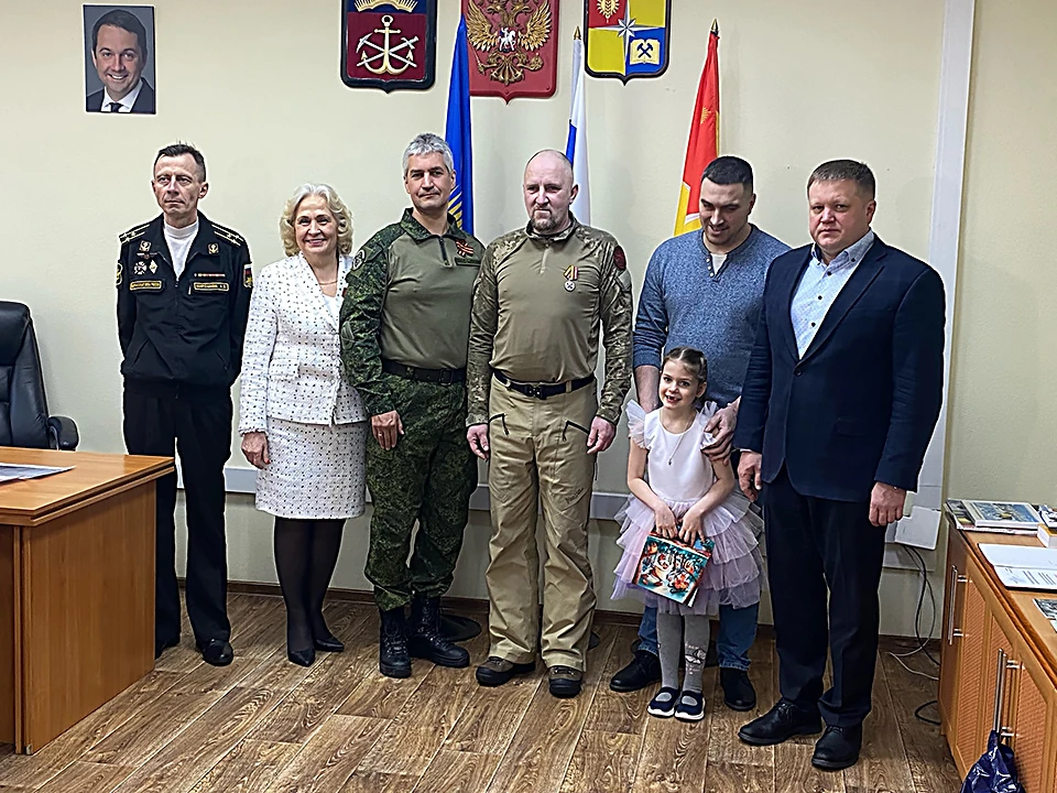 Бойцам СВО из Кировска и Апатитов вручили государственные награды. Фото: администрация Кировска
