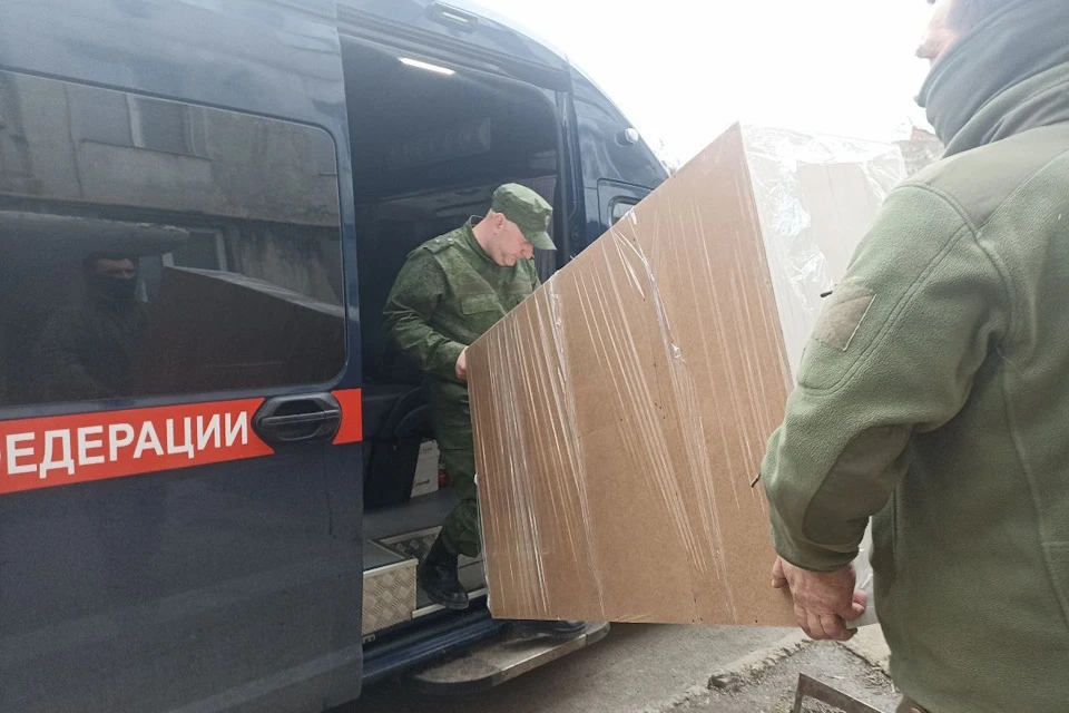 Следователи передали мебель многодетной матери из Геническа Фото: СУ СК России по Херсонской области