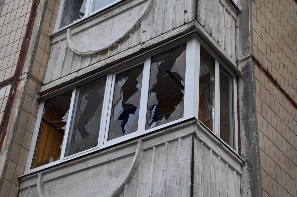 В 128 квартирах десяти многоквартирных домах выбиты окна, повреждены 15 частных домов.