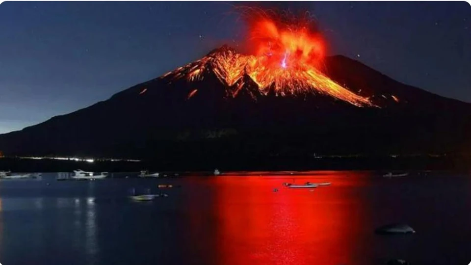 В Японии началось извержение вулкана Сакурадзима. Фото:соцсети