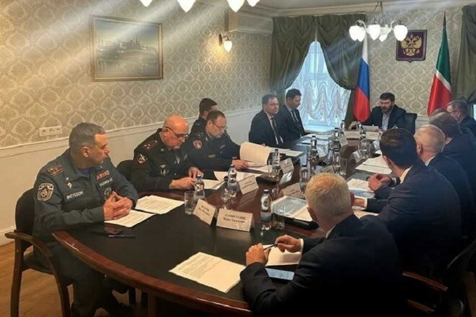 На проведенном совещании Буренков отметил особую важность обеспечения безопасности и защищенности участников избирательного процесса. Фото: пресс-служба полпреда президента России в ПФО