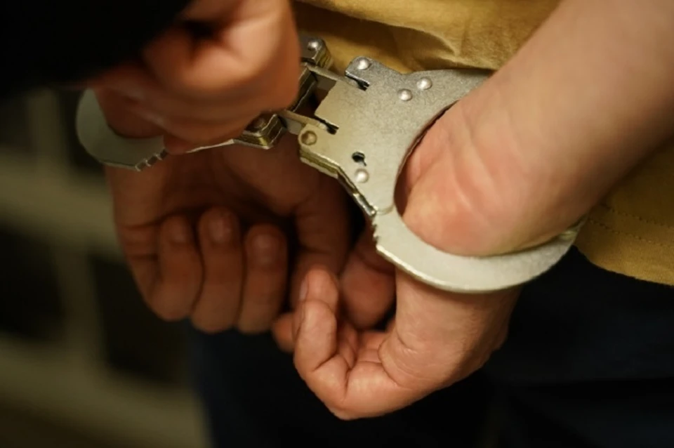 На шесть лет может сесть в тюрьму 17-летний житель Днепрорудного, укравший более 15 тысяч рублей с банковской карты
