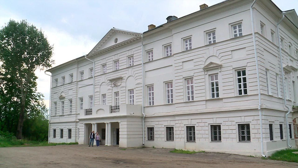 В таких домах люди годами живут в неподобающих условиях.