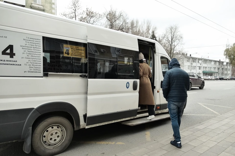 Санкция за выезд на встречную полосу предусматривает штраф в сумме 5 тысяч рублей или лишения прав.