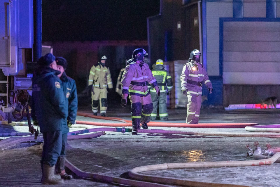 За сутки сотрудники МЧС потушили 13 пожаров.