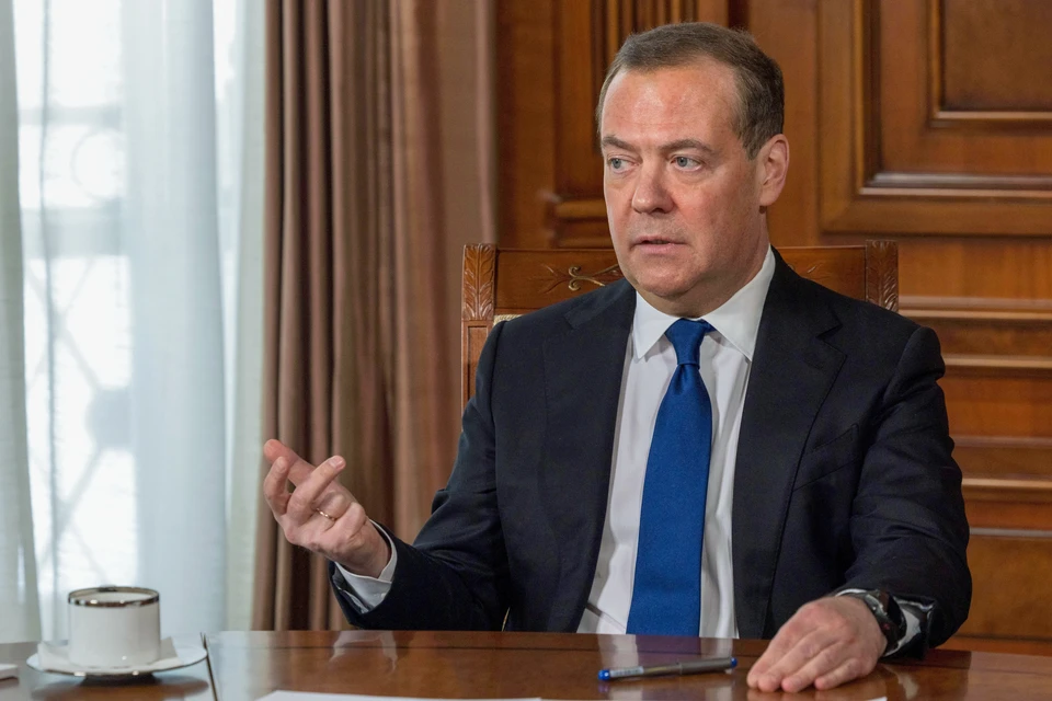 Зампредседателя Совета безопасности Дмитрий Медведев дал большое двухчасовое интервью российским СМИ. Фото: Екатерина Штукина/POOL/ТАСС