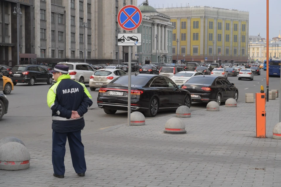 Мужчина ударил инспектора Московской административной дорожной инспекции (МАДИ)