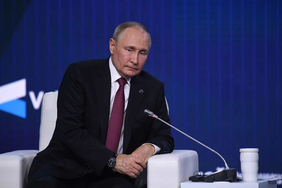 Владимиру Путину рассказали о развитии автострады.