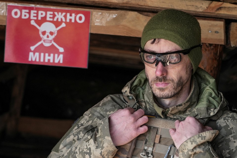 Киев готов защищать США в окопах любой другой страны, но не у себя