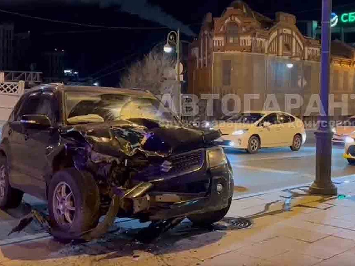 Теперь только в ремонт: жесткое столкновение произошло в центре Владивостока  - KP.RU