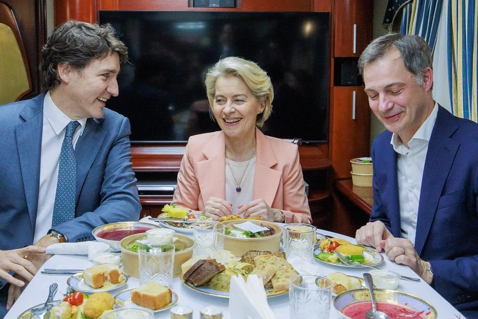 Глава Еврокомиссии Урсула фон дер Ляйен съездила в Киев, чтобы выказать «вечную поддержку» Украине. Компанию ей составили лишь премьеры Италии, Канады и Бельгии.