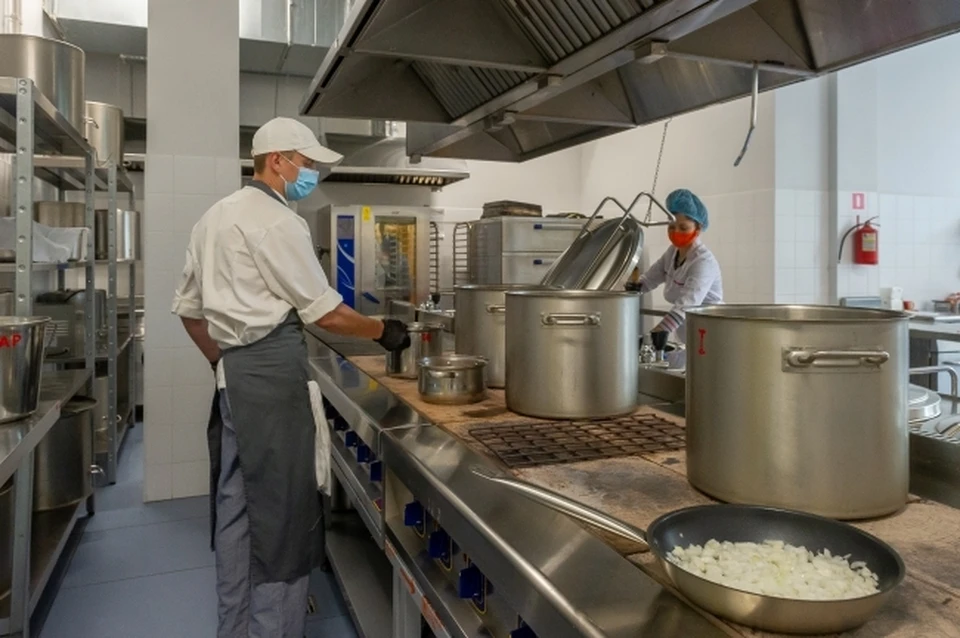 В Татарстане специалисты проверило 20 поставщиков продуктов питания и три комбината питания.
