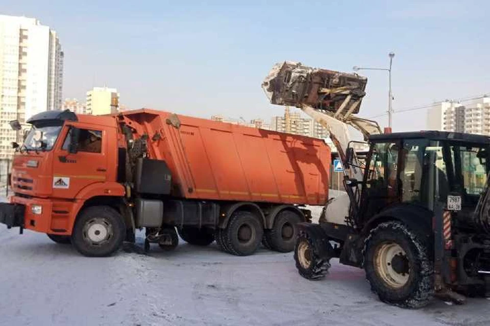 Около 3500 тонн снега вывезли в выходные в Иркутске