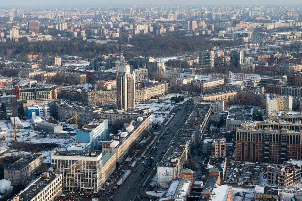 Комплекс зданий бывшего завода металлоконструкций на улице Ивана Черных в Петербурге выставили на торги.