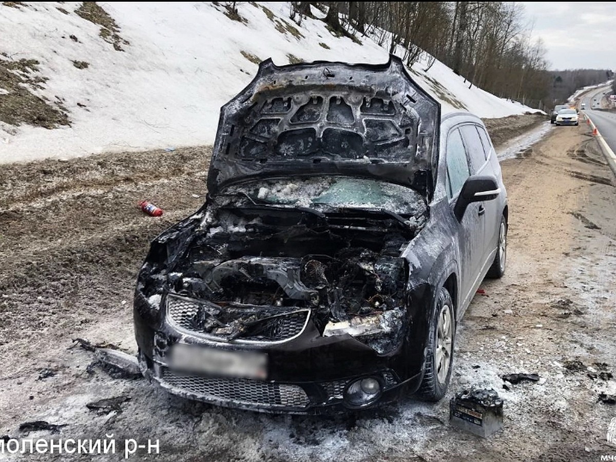 Три машины чуть не сгорели в Смоленской области - KP.RU