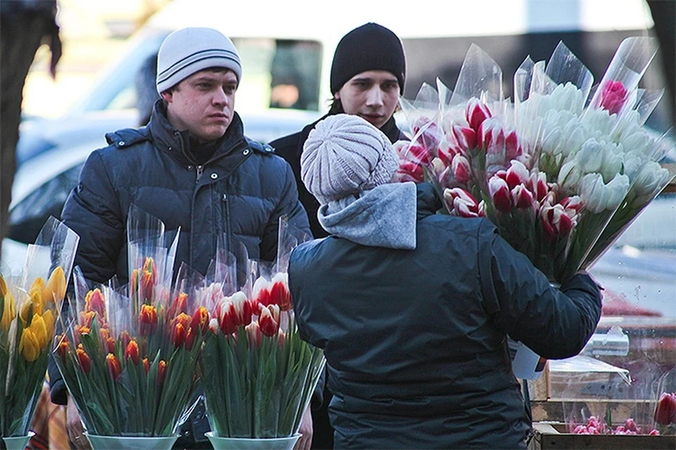 В Твери открылась уличная торговля цветами