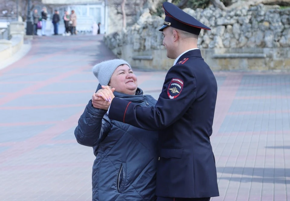В любую погоду этот праздник остается праздником. Фото: 92.мвд.рф