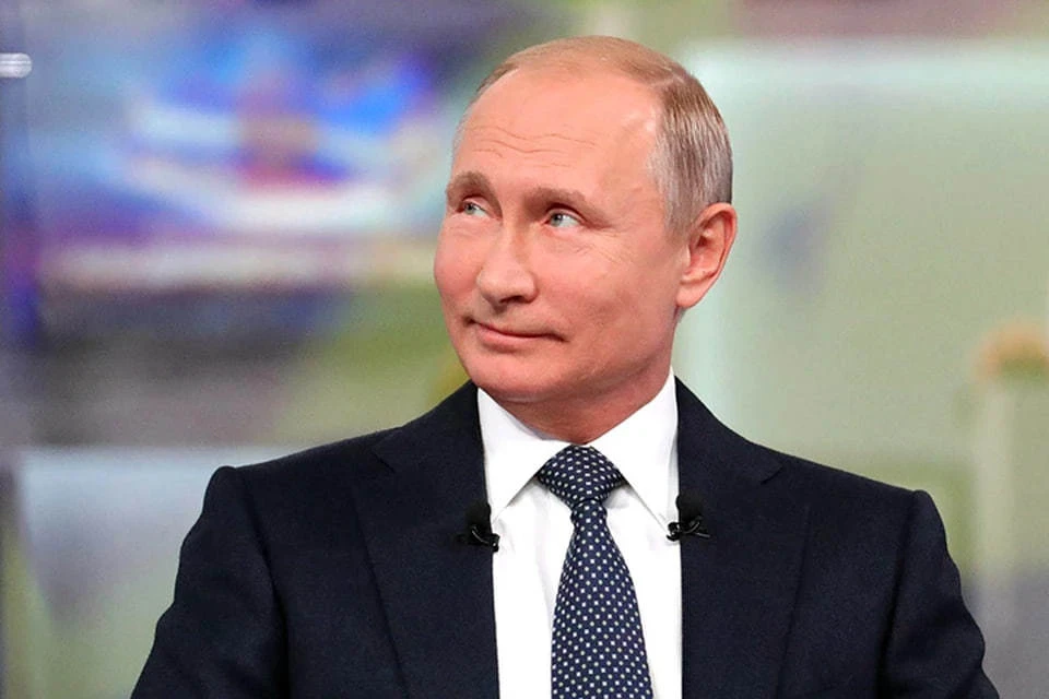 Путин пошутил, что ему не нужна умная колонка, когда есть Греф