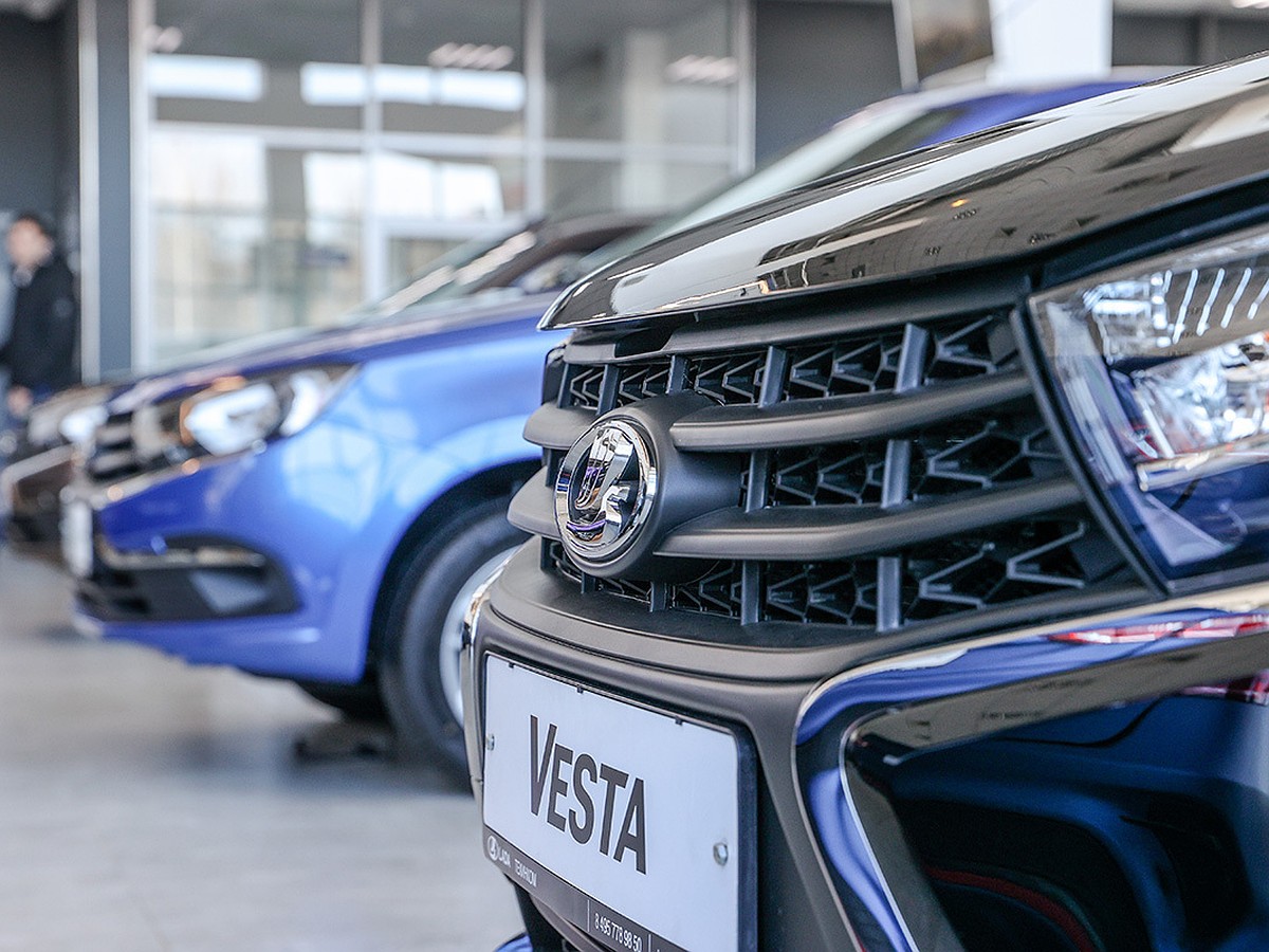 АвтоВАЗ подготовил новую Lada Vesta c коробкой-автоматом: Машина оказалась  самой дешевой с такой трансмиссией - KP.RU