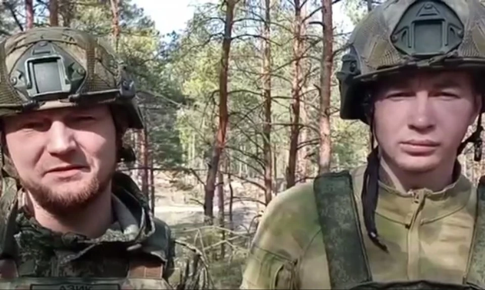 Бойцы даже за ленточкой не забывают о своих женщинах