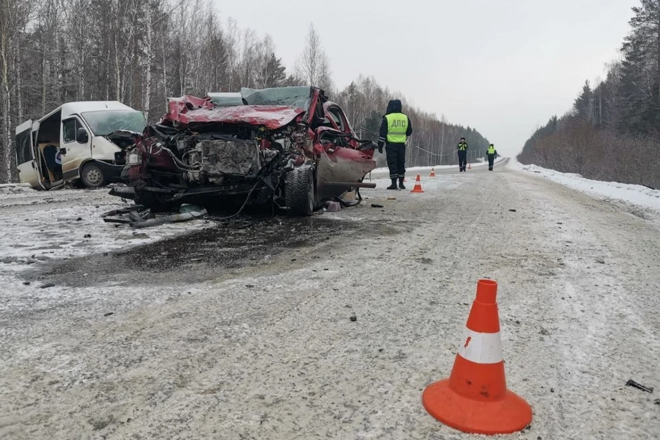 В ДТП на Режевском тракте погибли два человека. Фото: отделение пропаганды ГИБДД Свердловской области