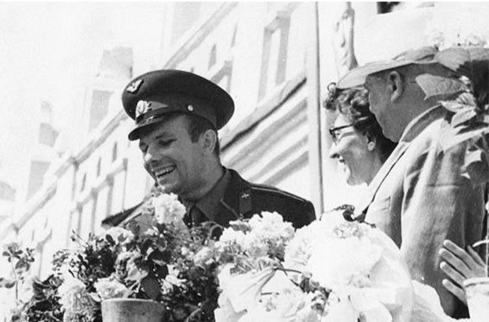 13 июня 1961 в Калуге Юрий Гагарин заложил первый камень в фундамент здания перв