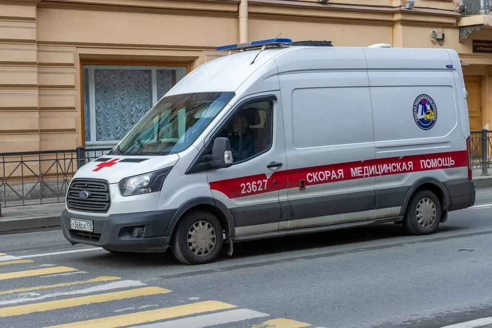 Три человека госпитализировали в больницу после массового ДТП на трассе «Пустошка - Вырица».