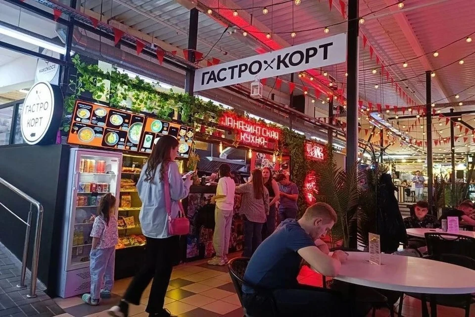 В Новосибирске женщина обвинила охранника в том, что пенсионерку не пустили на гастрокорт.