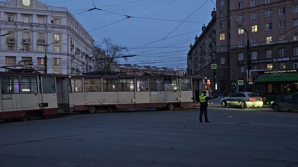 У одного из трамваев сломался токоприемник. Фото: Ярослав Бабкин