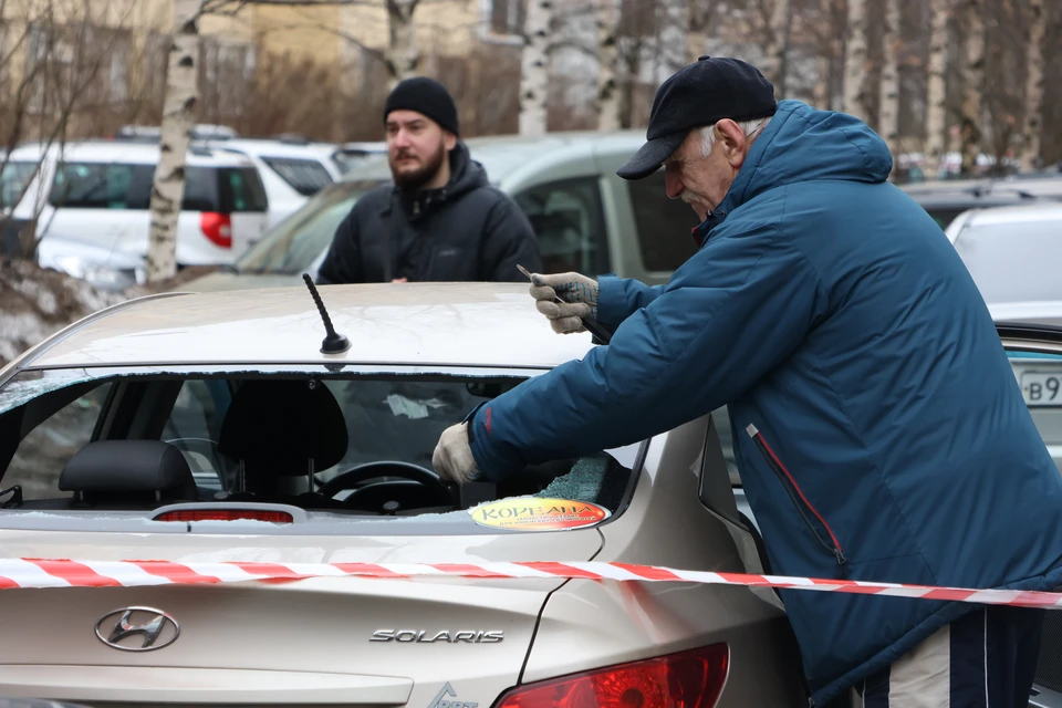 Смольный выплатит компенсации владельцам авто, пострадавших при атаке БПЛА 2 марта.