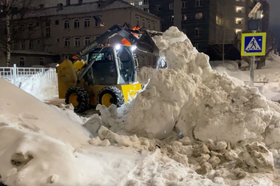 В текущем сезоне с улиц и дорог Кирова вывезли более миллиона кубометров снега. Фото: киров.рф