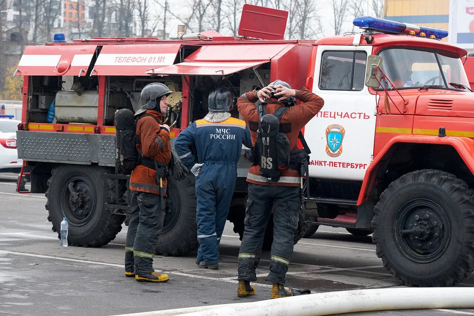 Пожар на проспекте Народного Ополчения отправил в больницу жительницу Петербурга.