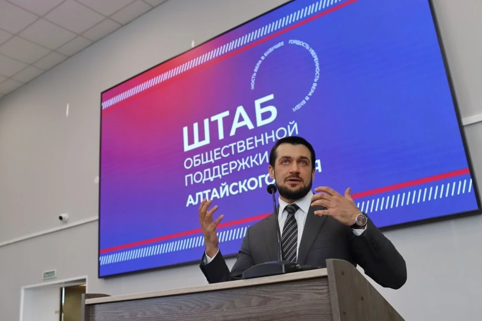 Депутат Государственной Думы Александр Прокопьев поддержал идею создания скейт-парка Фото: Сергей Кулыгин