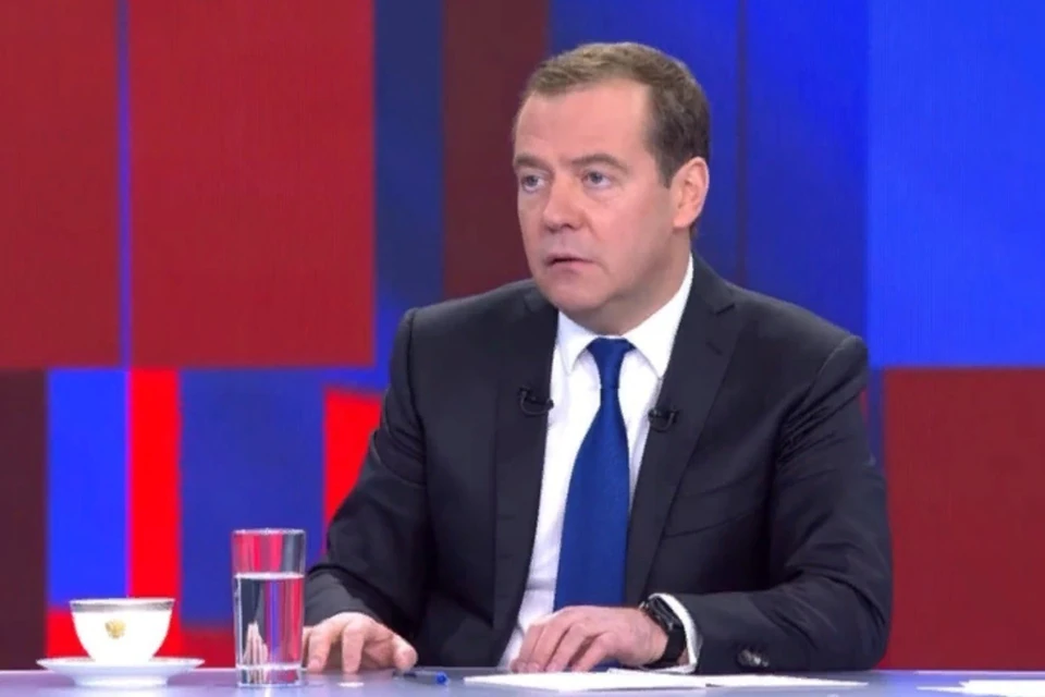Дмитрий Медведев предложил гуманную формулу мира с Украиной