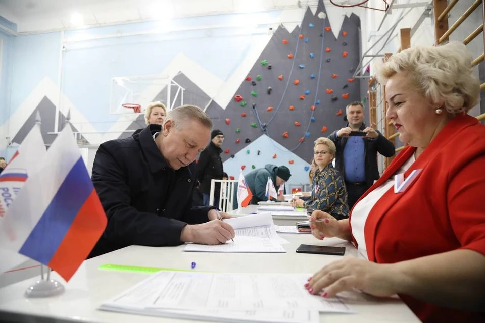 Губернатор Петербурга отдал свой голос за одного из кандидатов. Фото: t.me/a_beglov