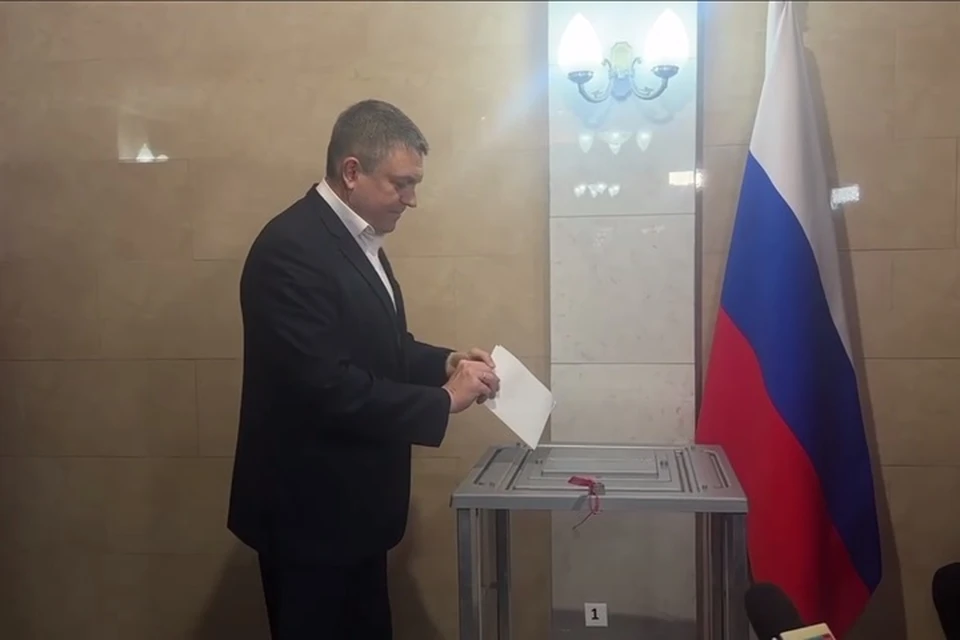 Один из избирательных участков 15 марта посетил глава ЛНР Леонид Пасечник. Фото - скрин из видео главы ЛНР Леонида Пасечника