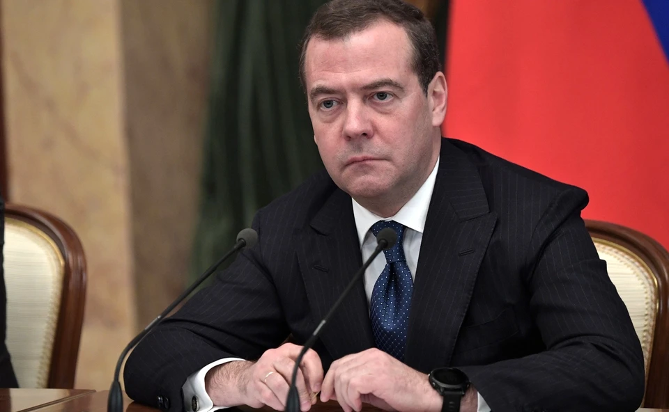 Медведев послал Евросоюз в ответ на резолюцию о возврате золота Румынии