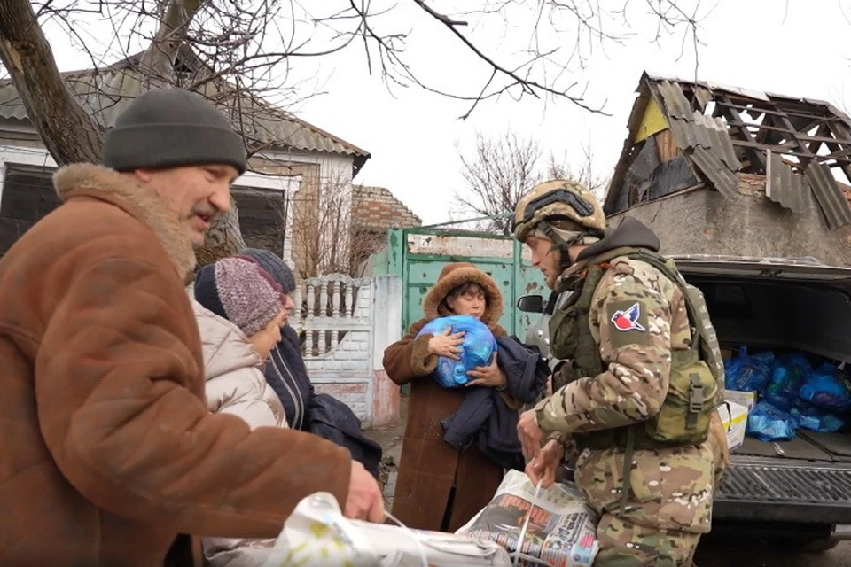 Волонтеры Народного фронта привезли жителям Авдеевки новую партию гуманитарной помощи. Фото: МКНФ