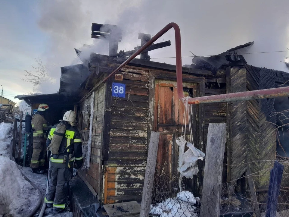 Из-за чего вспыхнул пожар в доме на ул. Пархоменко в Тольятти, пока неизвестно