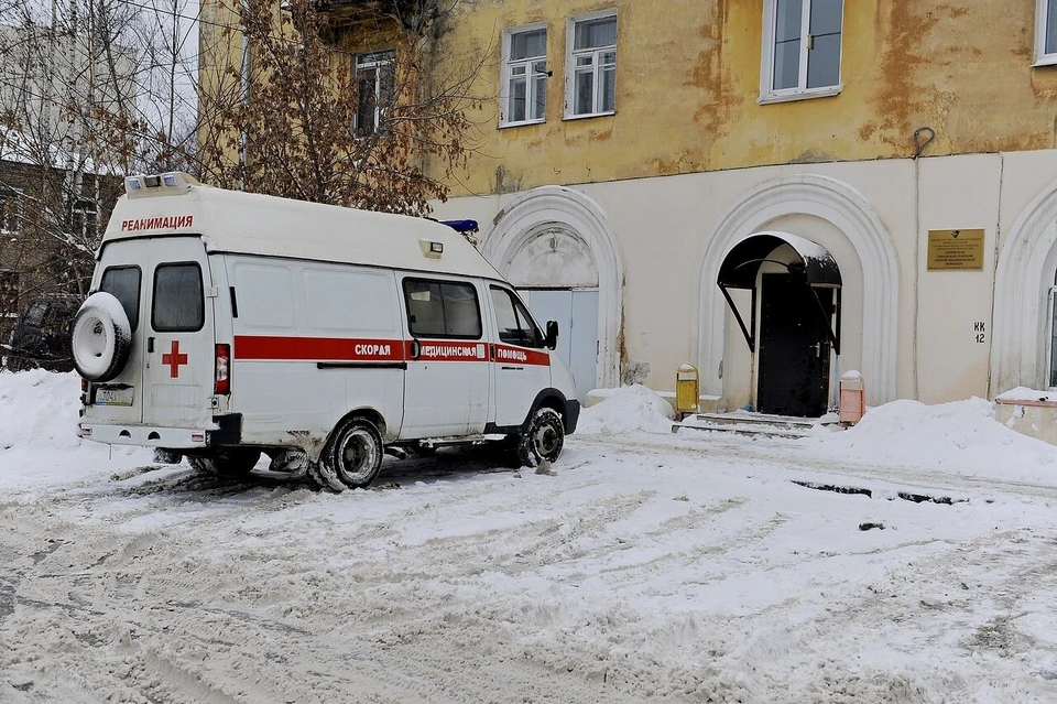 Жители Березников жалуются в соцсетях, чуть ли не каждый дом в городе представляет опасность