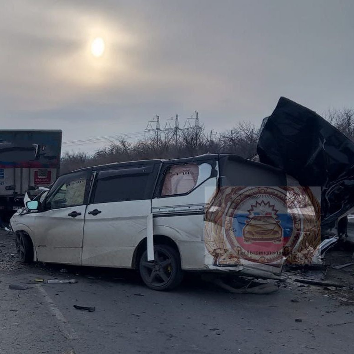 В Вольском районе произошло смертельное ДТП с участием трех автомобилей -  KP.RU