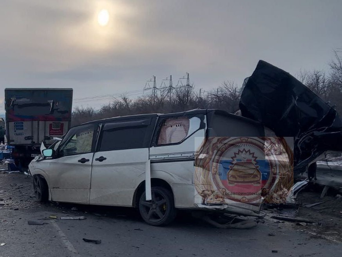 В Вольском районе произошло смертельное ДТП с участием трех автомобилей -  KP.RU