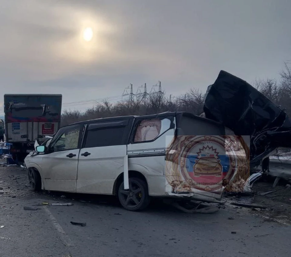 В Вольском районе произошло смертельное ДТП с участием трех автомобилей -  KP.RU