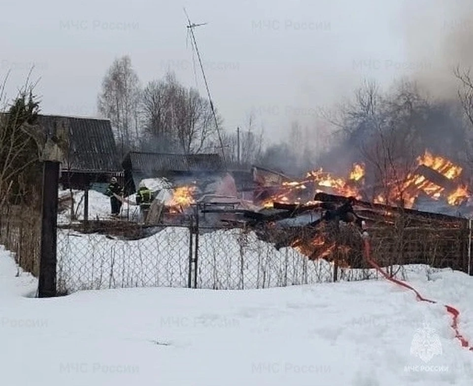 В Жуковском районе сгорел жилой дом