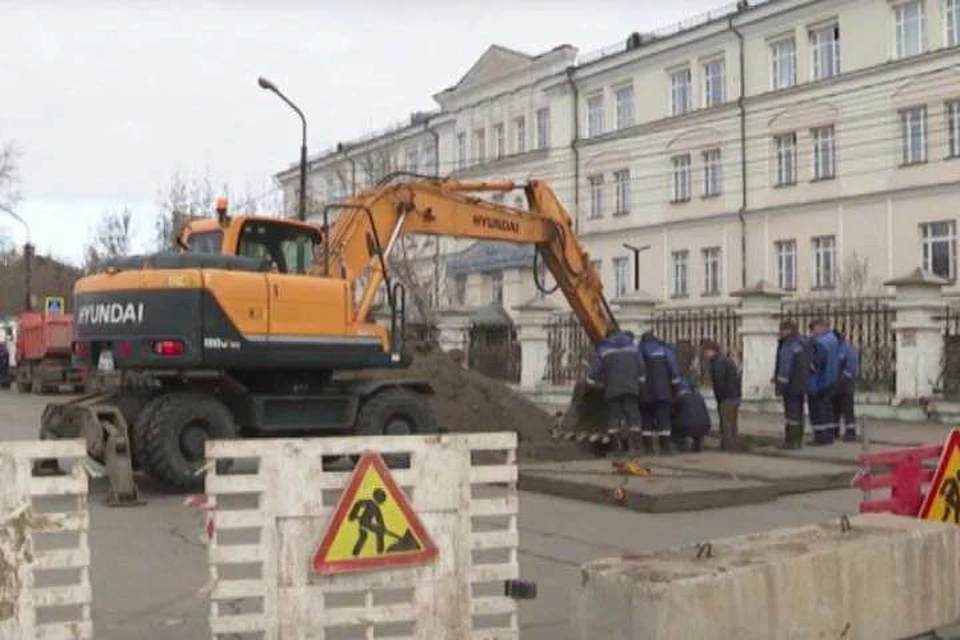 Движение на бульваре Гагарина в Иркутске остается перекрытым из-за замены трубы